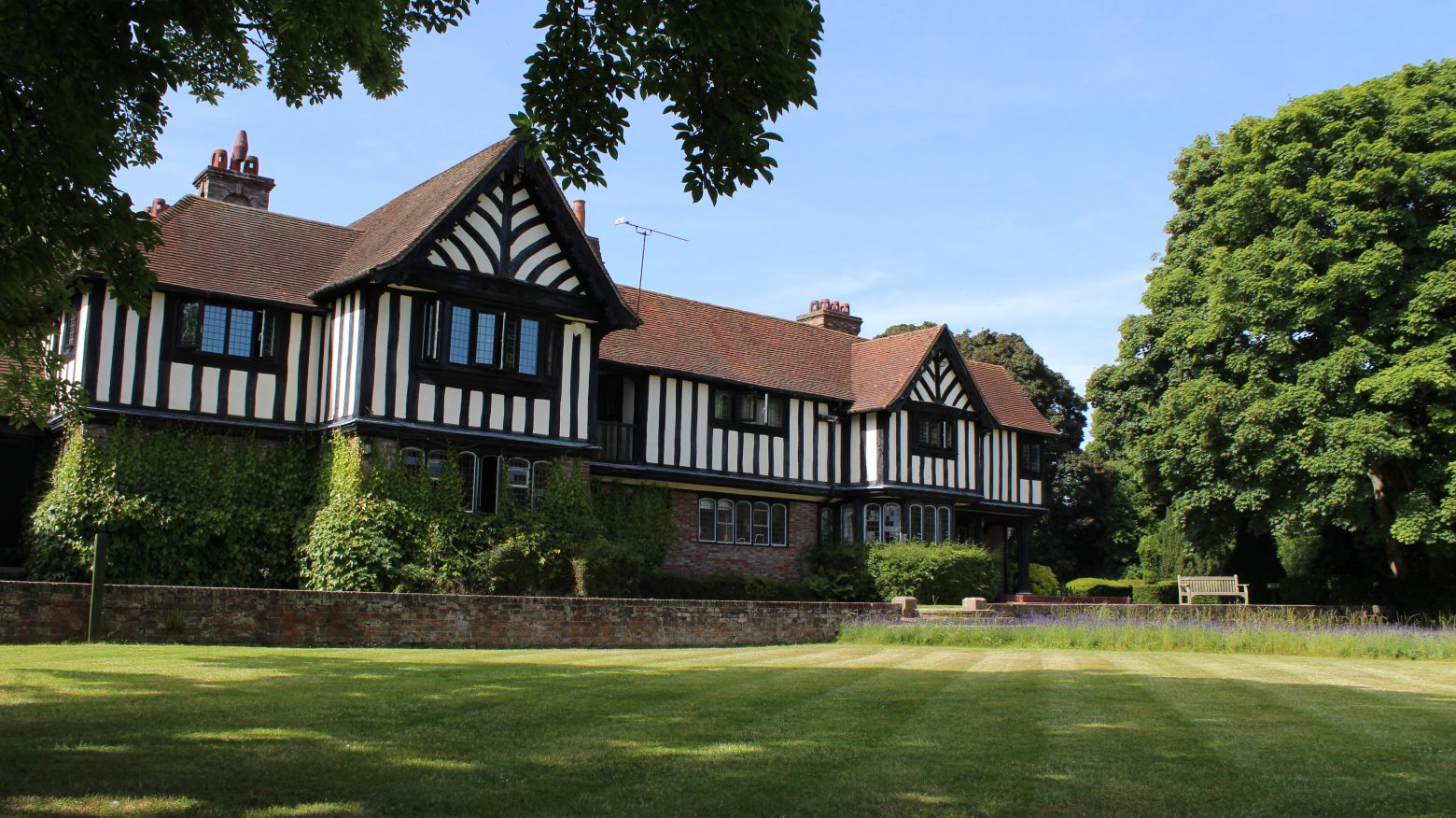 Side view of the Orator prep school near Reading