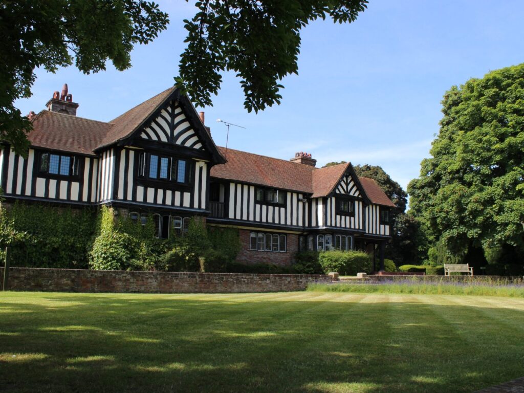 Side view of the Orator prep school near Reading
